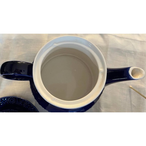 Vintage Cobalt Blue White Etched Stone Pottery Teapot & Creamer Dessert Plate - Picture 5 of 10